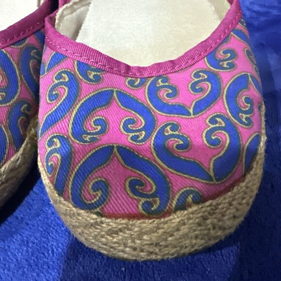 UGG Womens Slip On Flat Pink Blue Swirls Shoes US Size 8 - Picture 3 of 13